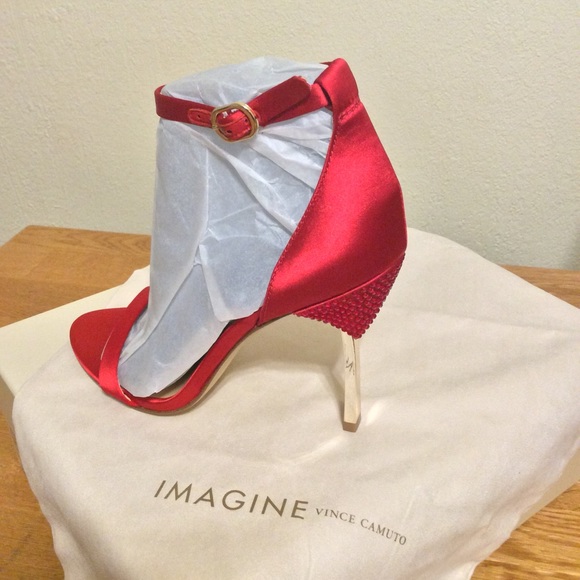 NWT Satin Crimson Studded/Mirrored GoldStiletto - Picture 16 of 16